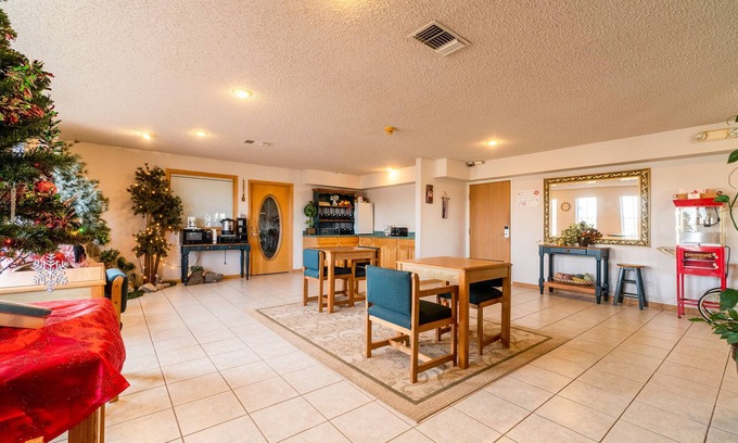 Texhoma Hotel | Budget-Friendly Stay at HomeTown Inn By OYO in Texhoma