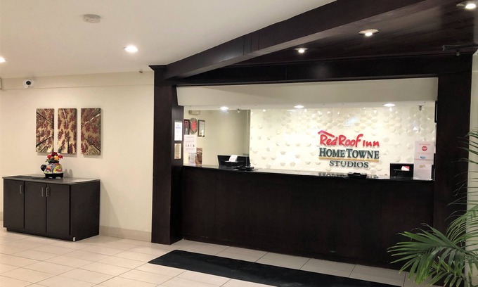 Bordentown Hotel | Convenient HomeTowne Studios: Pool, Dining & Kitchen Access