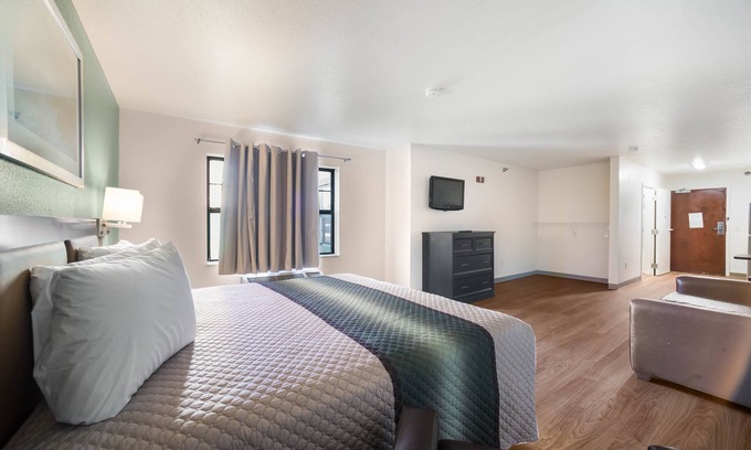 Airport Township Hotel | Convenient HomeTowne Studios St. Louis Near Airport