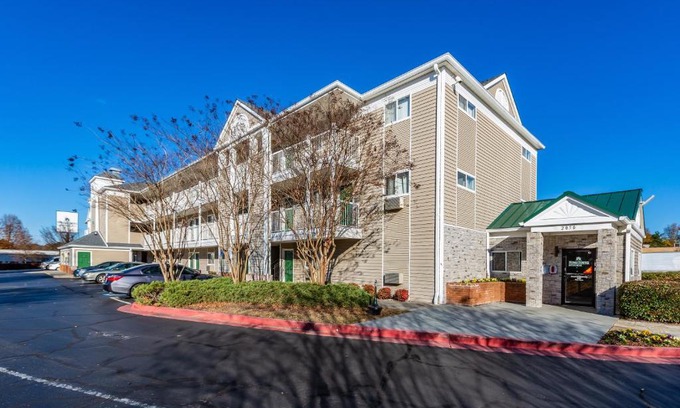 Chamblee Hotel | Budget-Friendly HomeTowne Studios: Family and Accessible Stay