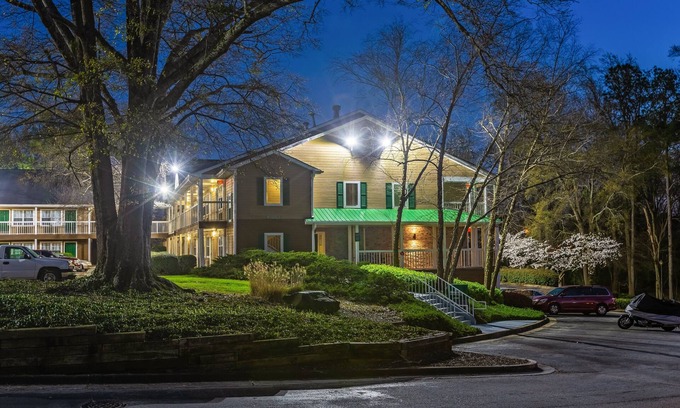 Norcross Hotel | Convenient HomeTowne Studios near Downtown Norcross