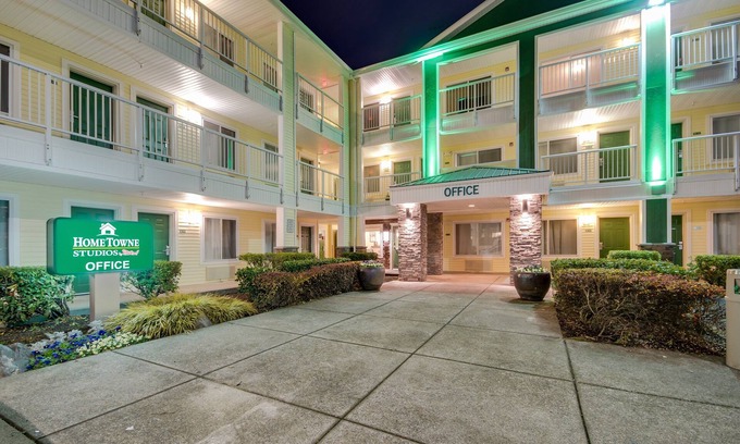 Kent Hotel | Comfortable HomeTowne Studios in Kent/Des Moines, WA