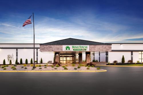Cortland Hotel | Welcoming HomeTowne Studios & Conference Center in Cortland