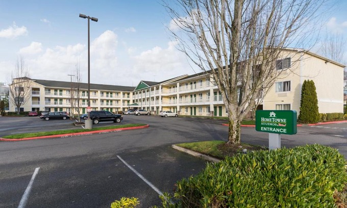 Kent Hotel | Convenient HomeTowne Studios in Seattle - Kent/Des Moines