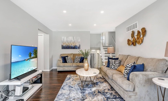 Homewood House | Enjoy Pet-Friendly Comfort at Homewood - Cherrywood Ln