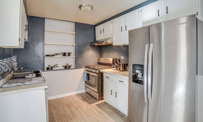 Homewood House | Charming Homewood Haven - Steps from Metra Station!