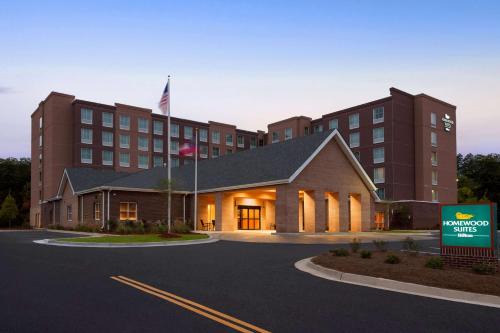 Eagan Park Hotel | Comfortable Homewood Suites Near Atlanta Airport with Hot Tub