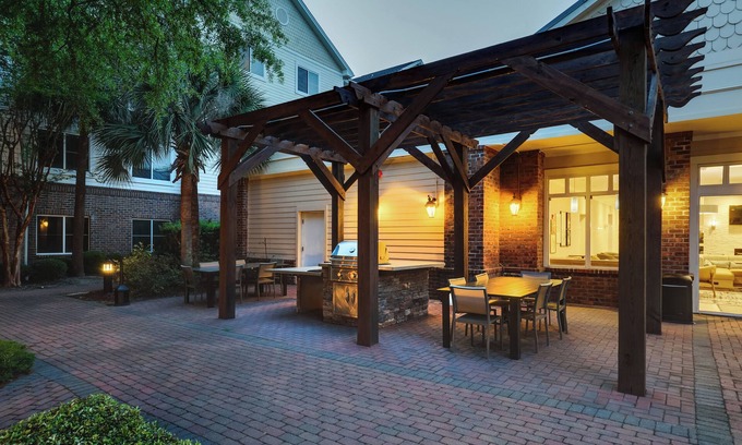 Mount Pleasant Hotel | Elegant Homewood Suites by Hilton Charleston - Mt Pleasant