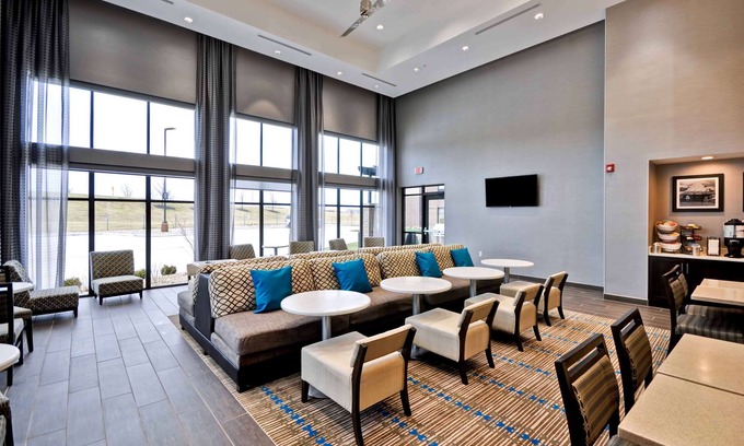 West Chester Hotel | Modern Suites at Homewood by Hilton Cincinnati/West Chester