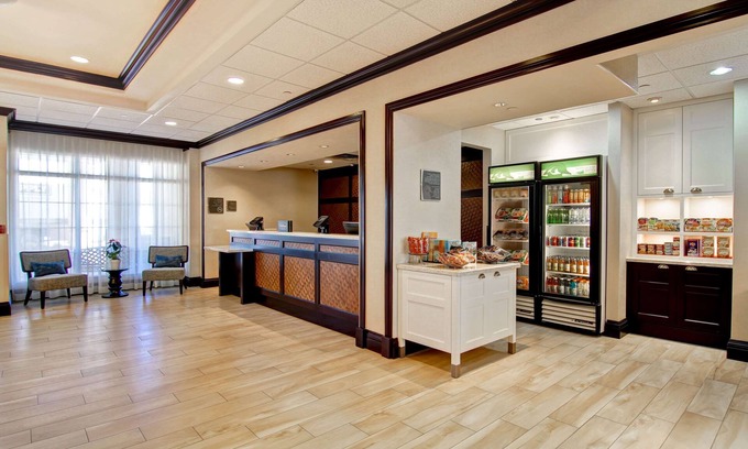 Gateway Hotel | Cozy Homewood Suites by Hilton in Toronto-Mississauga