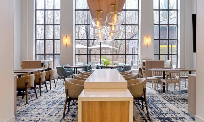 Parsippany Hotel | Inviting Parsippany Suites Hotel with Pool and Spa Amenities