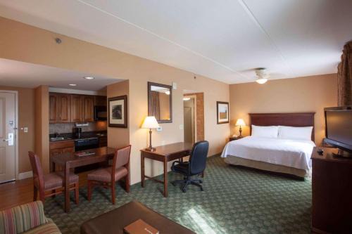 Stone Oak Hotel | Pet-Friendly Homewood Suites by Hilton San Antonio North