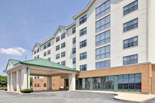 Peabody Hotel | Inviting Homewood Suites Boston Peabody - Pet Friendly & More
