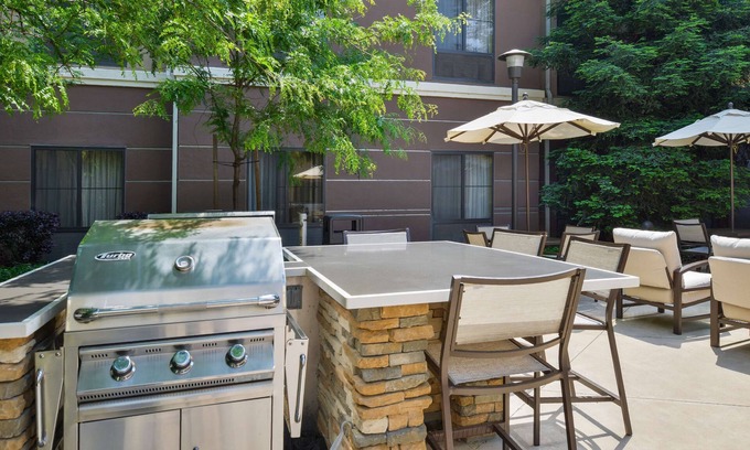 Raisin Hotel | Family-Friendly Homewood Suites by Hilton Fresno with Spa