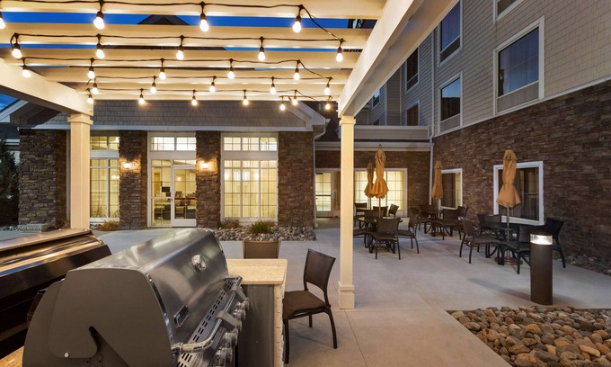 Fargo Hotel | Discover Homewood Suites by Hilton Fargo: Top Amenities Await