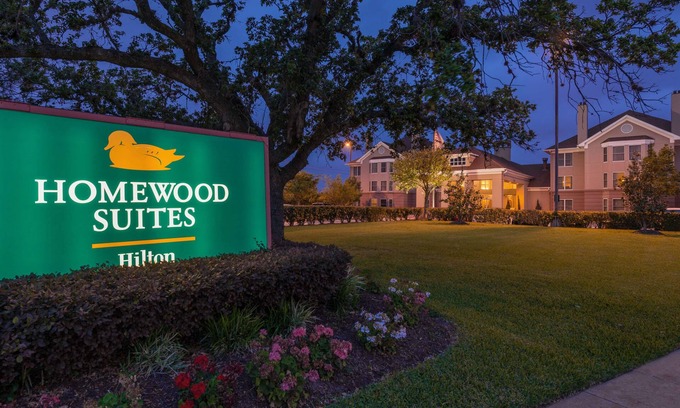 Houston Hotel | Discover Homewood Suites by Hilton near NASA with Pool & Breakfast