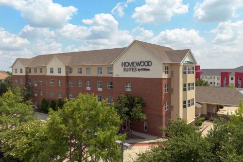 Irving Hotel | Pet-Friendly Homewood Suites: Your Gateway to DFW Airport