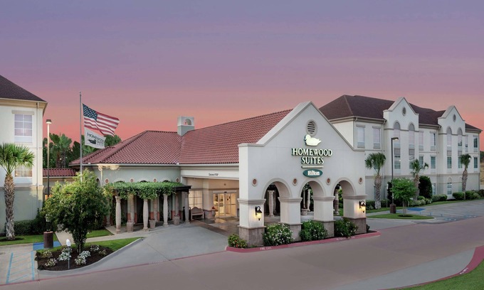 Bonanza Hotel | Discover Homewood Suites by Hilton Laredo: Family-Friendly Comfort