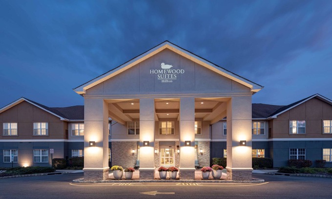 Mahwah Hotel | Comfortable Homewood Suites by Hilton Mahwah with Pool & Spa
