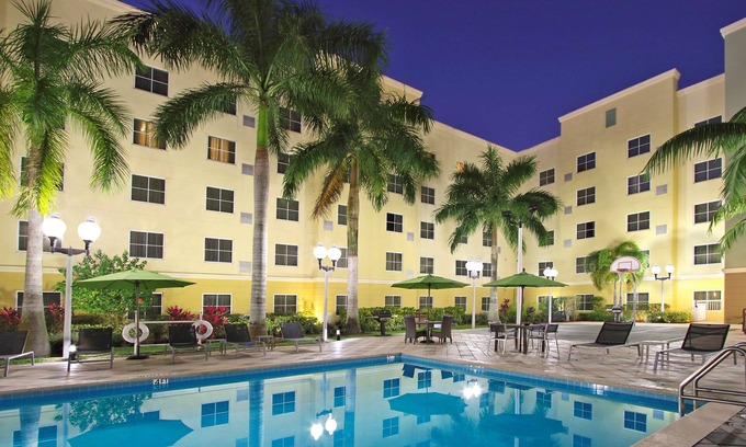 Ludlam Hotel | Comfortable Suites at Homewood by Hilton Miami Airport West