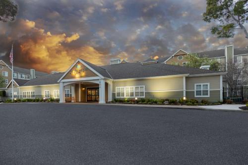 Newark Hotel | Top-Rated Homewood Suites by Hilton Newark Fremont Stay