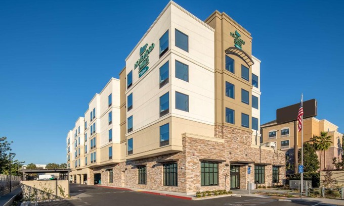 Belmont Hotel | Relaxing Retreat at Homewood Suites By Hilton Belmont