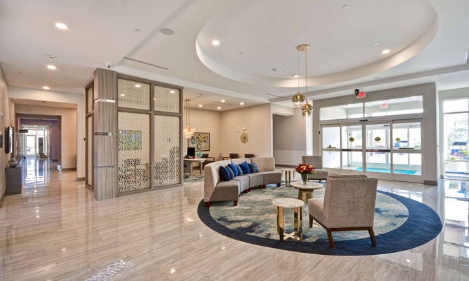 Conroe Hotel | Comfortable Homewood Suites by Hilton Conroe with Pool
