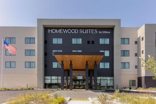 Los Alamitos Hotel | Comfortable Homewood Suites with Pool in Cypress, OC