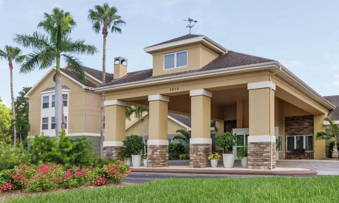Villas Hotel | Relaxing Oceanfront Retreat at Homewood Suites by Hilton