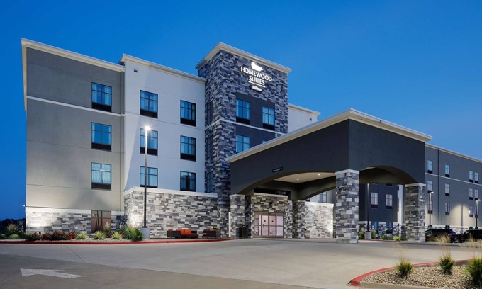 Topeka Hotel | Family-Friendly Homewood Suites in Topeka with Pool & Spa