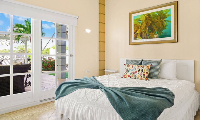 Koyari Apartment | Homey 2-bdrm Apartment with Pool and Garden, 5 min to Eagle Beach and Palm Beach