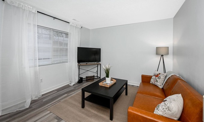 Cuyahoga Falls Apartment | Cozy 2bd Retreat Ideal for Traveling Professionals