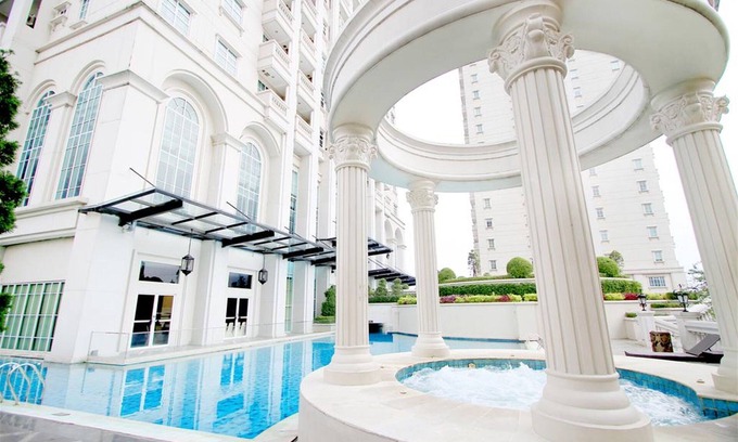 Permata Hijau Apartment | Cozy Stay at 2Br Bellezza Apartment with Pool Access