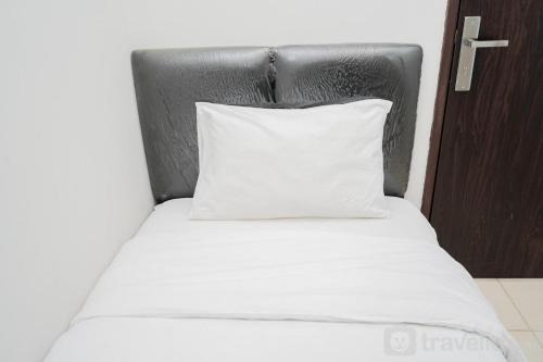 Serpong Apartment | Homey and Simply 2BR at Serpong Greenview Apartment By Travelio