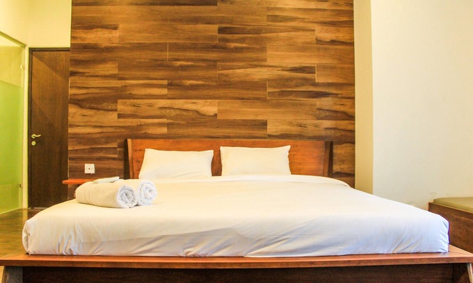 Kuningan Apartment | Cozy 3BR Apartment with Pool at Ambassade Residences