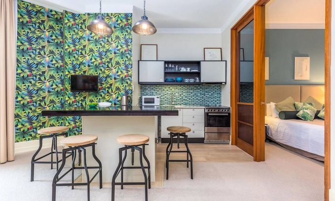 Auckland Central Business District Apartment | Inviting Heritage Complex with Pool and Spa Amenities