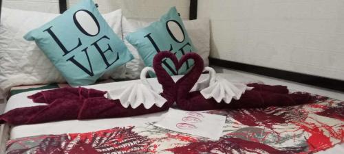 Olango Island House | Top-Rated Homey Inn: Family-Friendly Escape on Olango Island