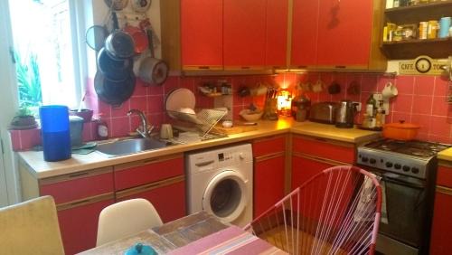 Lambeth Bed & Breakfast | Welcoming Room with Kitchen & Breakfast - Guest Rated 9.2