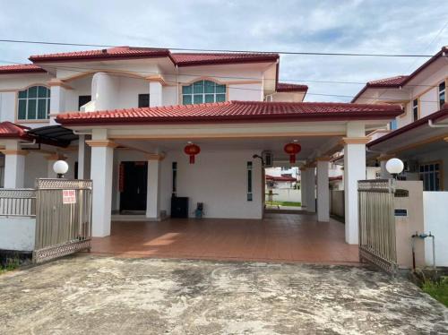 Miri House | Homezstay Swallow Airport Miri