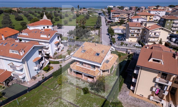 Pineto Villa | Homiday - Villino Dei Poeti