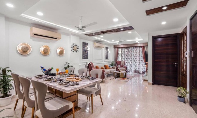 Saket Apartment | Pet-Friendly Penthouse: Homlee 3 BHK in Saket, 4-Star Stay