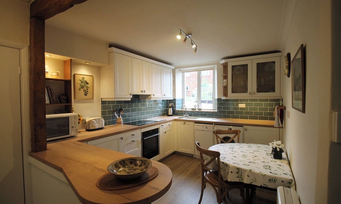 Otterton Cottage | Homely Cottage in Devon: Ideal for Walks & Birdwatching