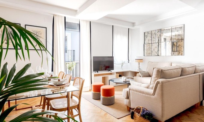 San Vicente Apartment | Discover Hommyhome San Lorenzo: 4-Star Family Retreat