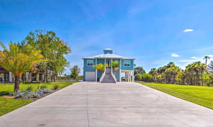 Homosassa House | Prime Location Homosassa Riverfront Home - 10/10 Guest Rated