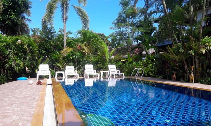 Na Thon Apartment | Cozy Honchana House: Pet-Friendly with Oceanfront Views