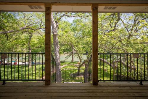 New Braunfels House | Discover Hondo's River Haus: Rated 9/10, Pet & Child Friendly