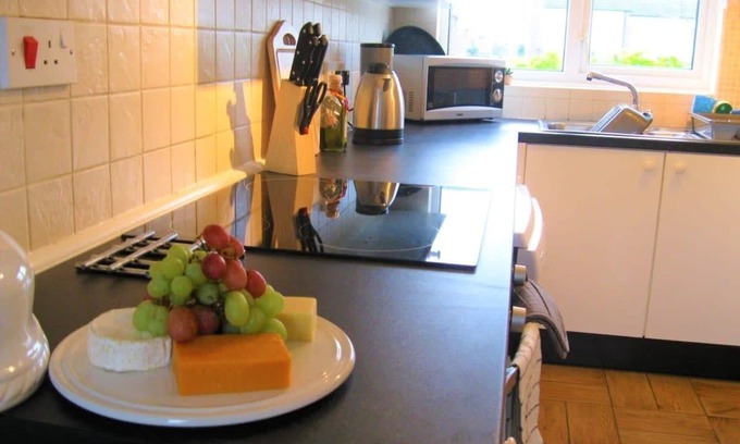 Southampton House | Top-Rated Airport/University House with Free Parking & WiFi