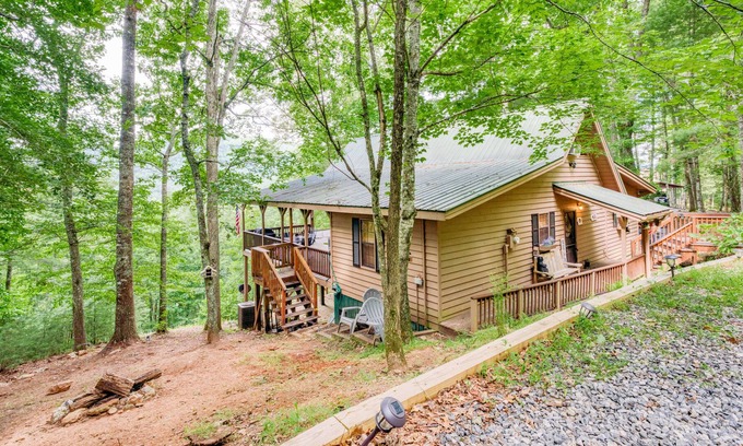 Suches Cabin | Discover Honey Bear Lodge: Pet-Friendly & Family-Oriented Stay
