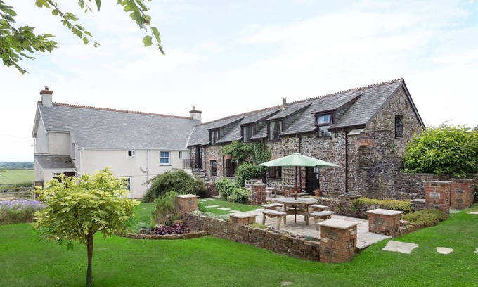 Holsworthy Cottage | Pet-Friendly Honey Bee Cottage with Serene Garden Retreat