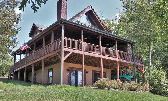Laurel Lakes Cabin | Idyllic Honey Bee Hill: Lake Access & Kayaks Await You